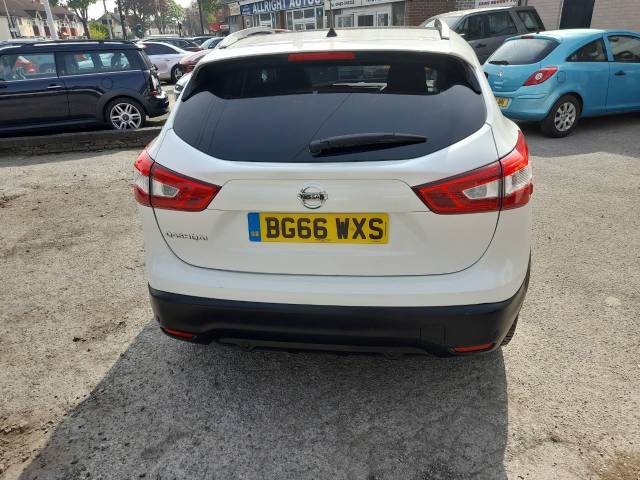 2016 Nissan Qashqai 1.5 dCi N-Connecta 5dr