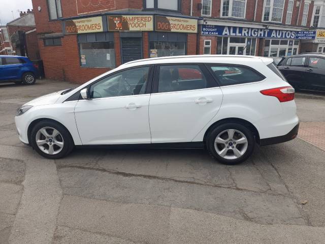 2014 Ford Focus 1.6 TDCi 115 Zetec Navigator 5dr